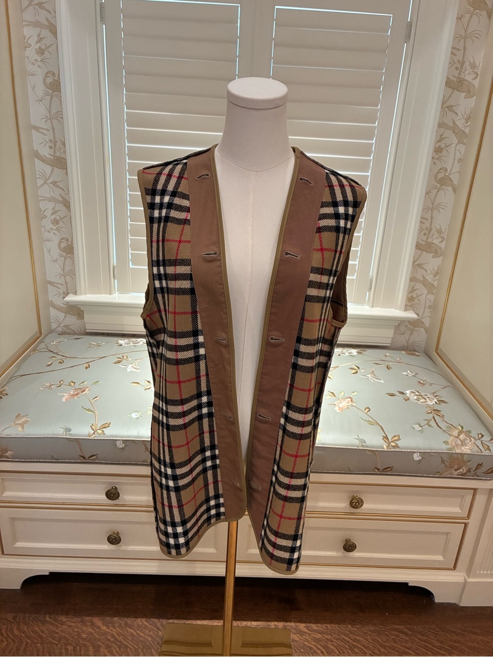 Burberry Black Trench Coat with Signature Check Cuff & Collar; Removable Lining - Picture 9 of 11